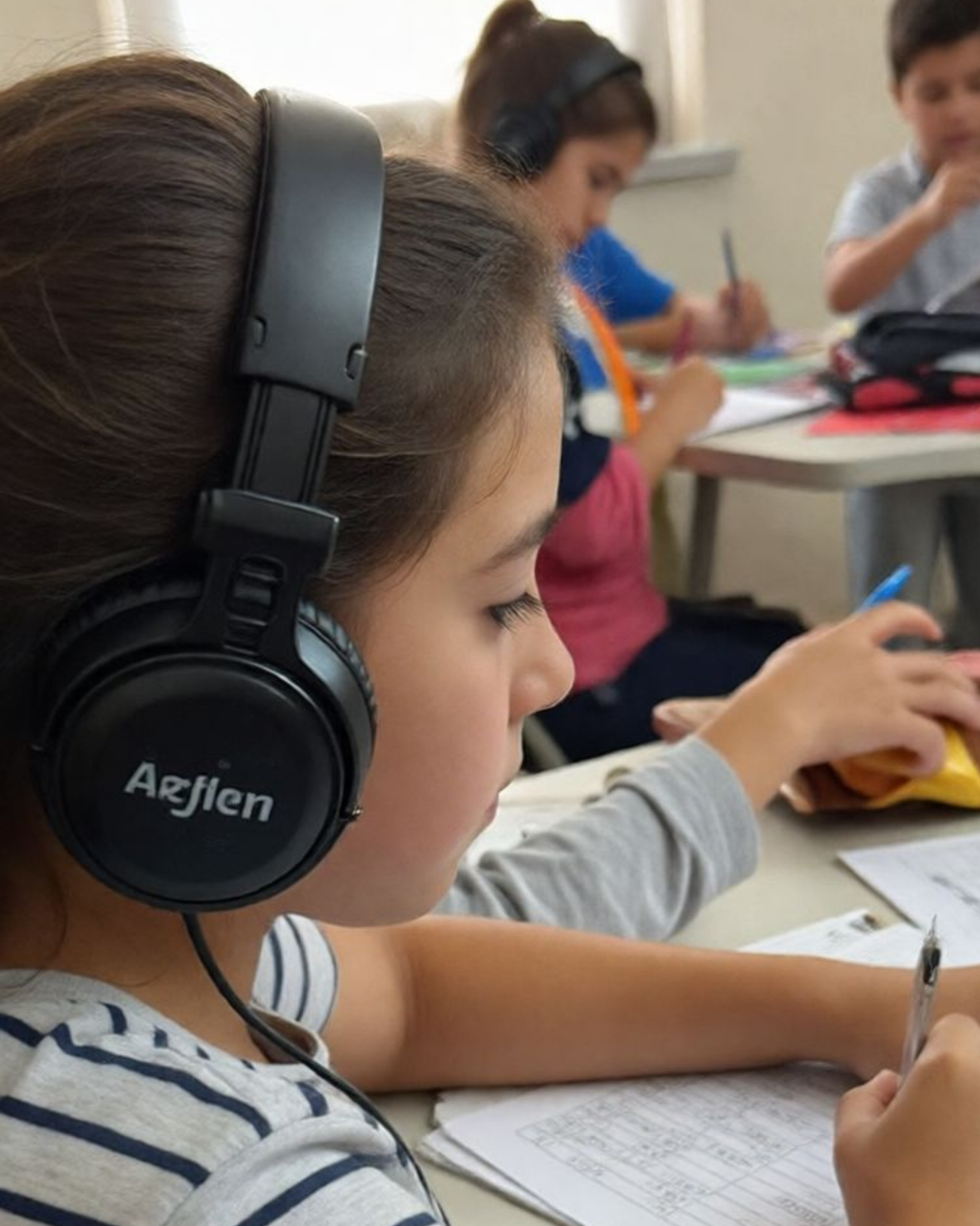 Niños aprendiendo inglés